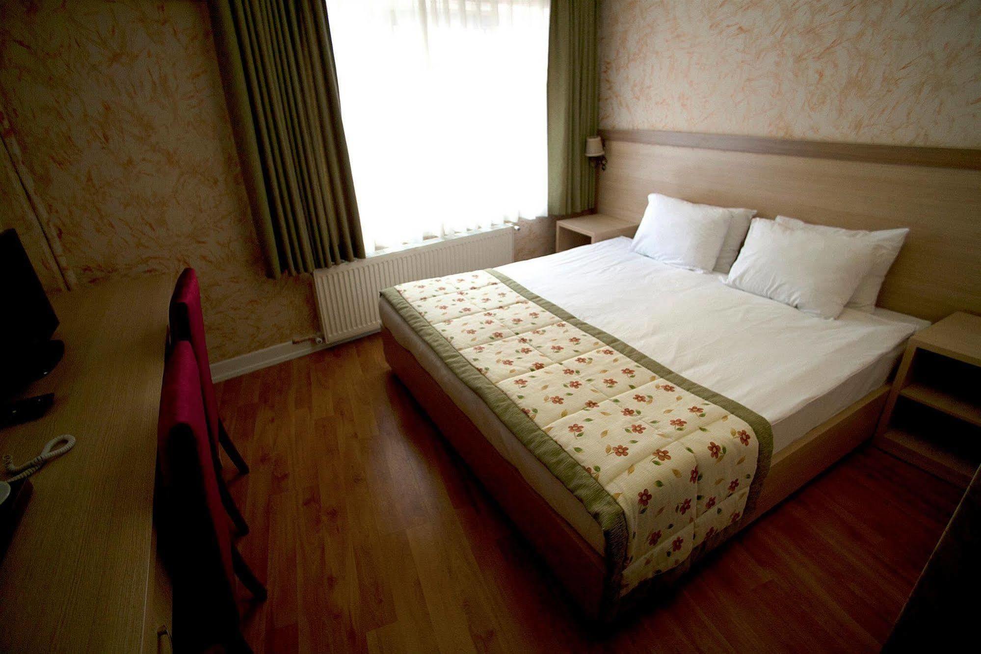 Hatay Hotel Istanboel Buitenkant foto