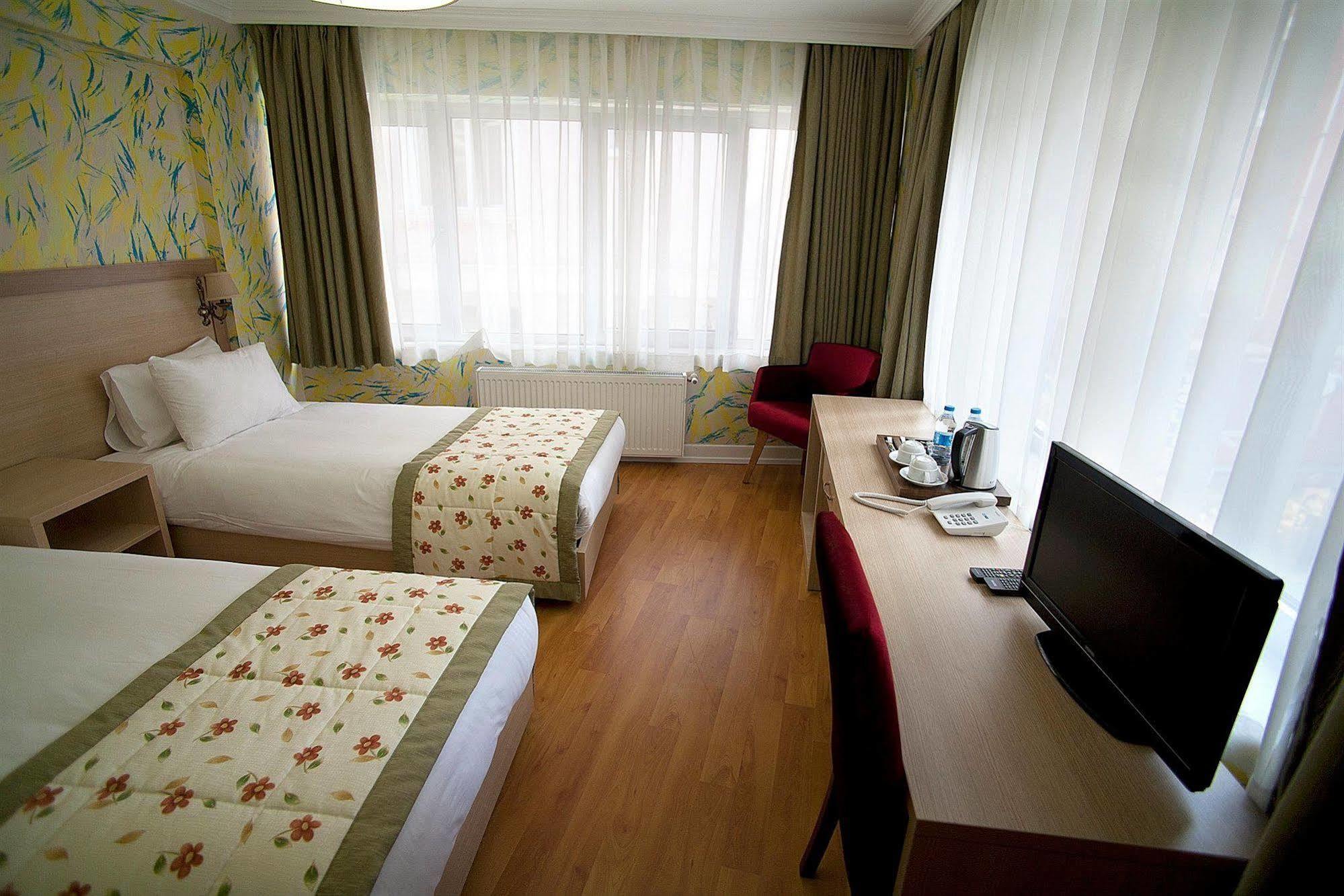 Hatay Hotel Istanboel Buitenkant foto