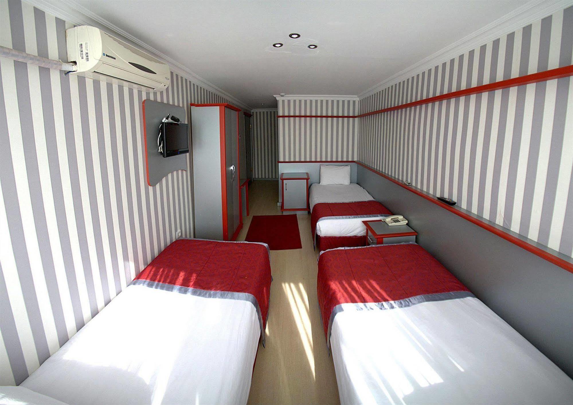Hatay Hotel Istanboel Buitenkant foto