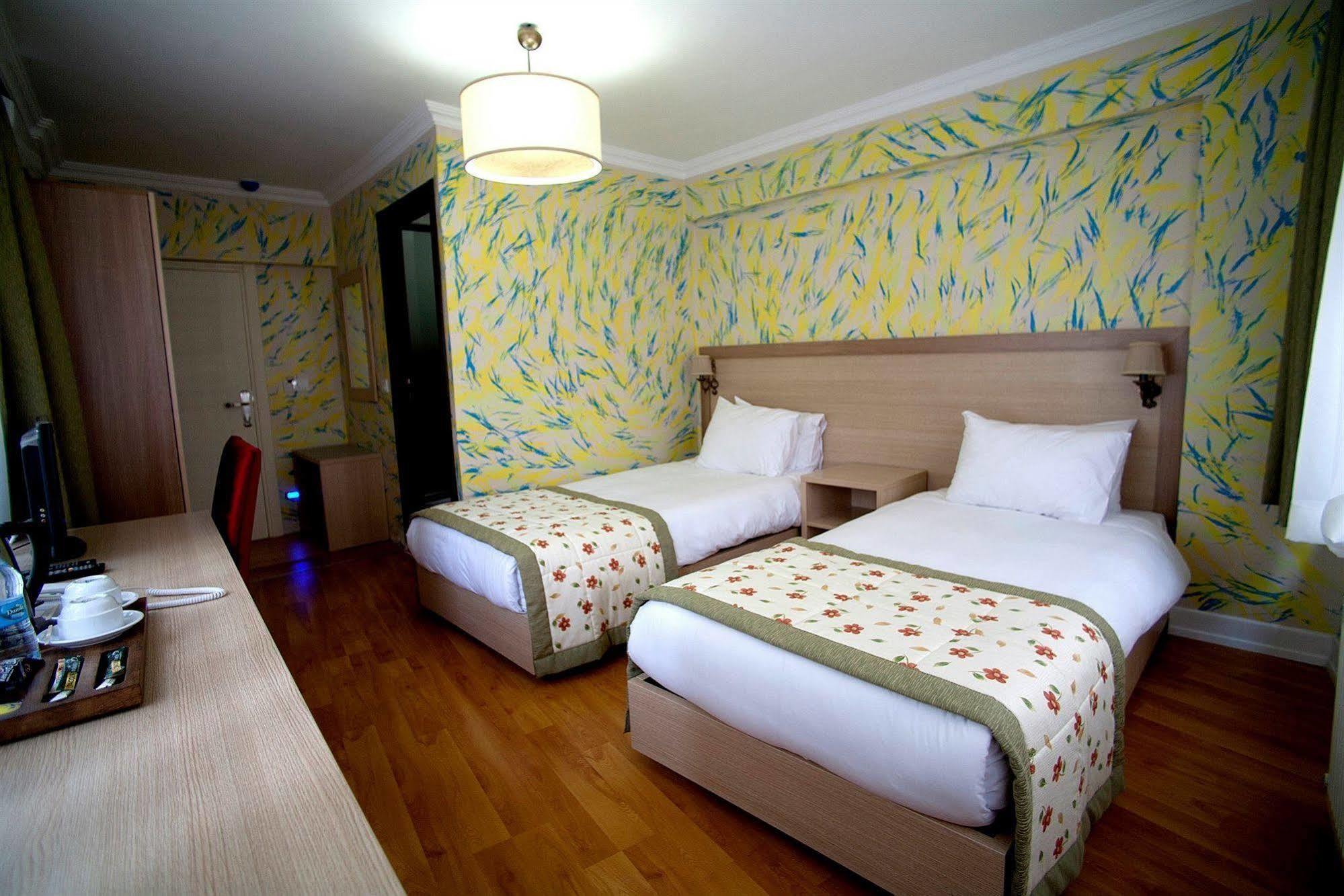 Hatay Hotel Istanboel Buitenkant foto