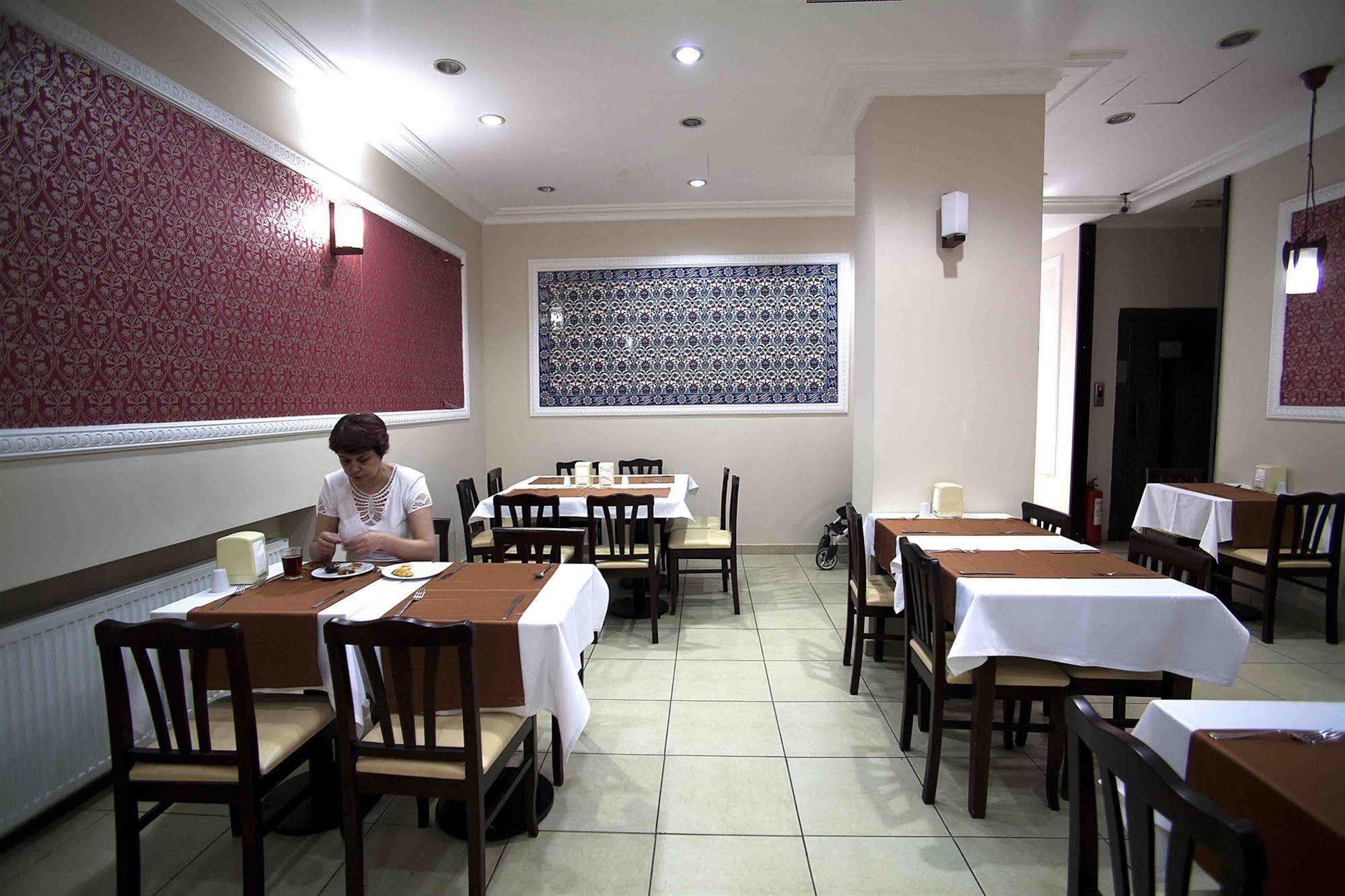 Hatay Hotel Istanboel Buitenkant foto