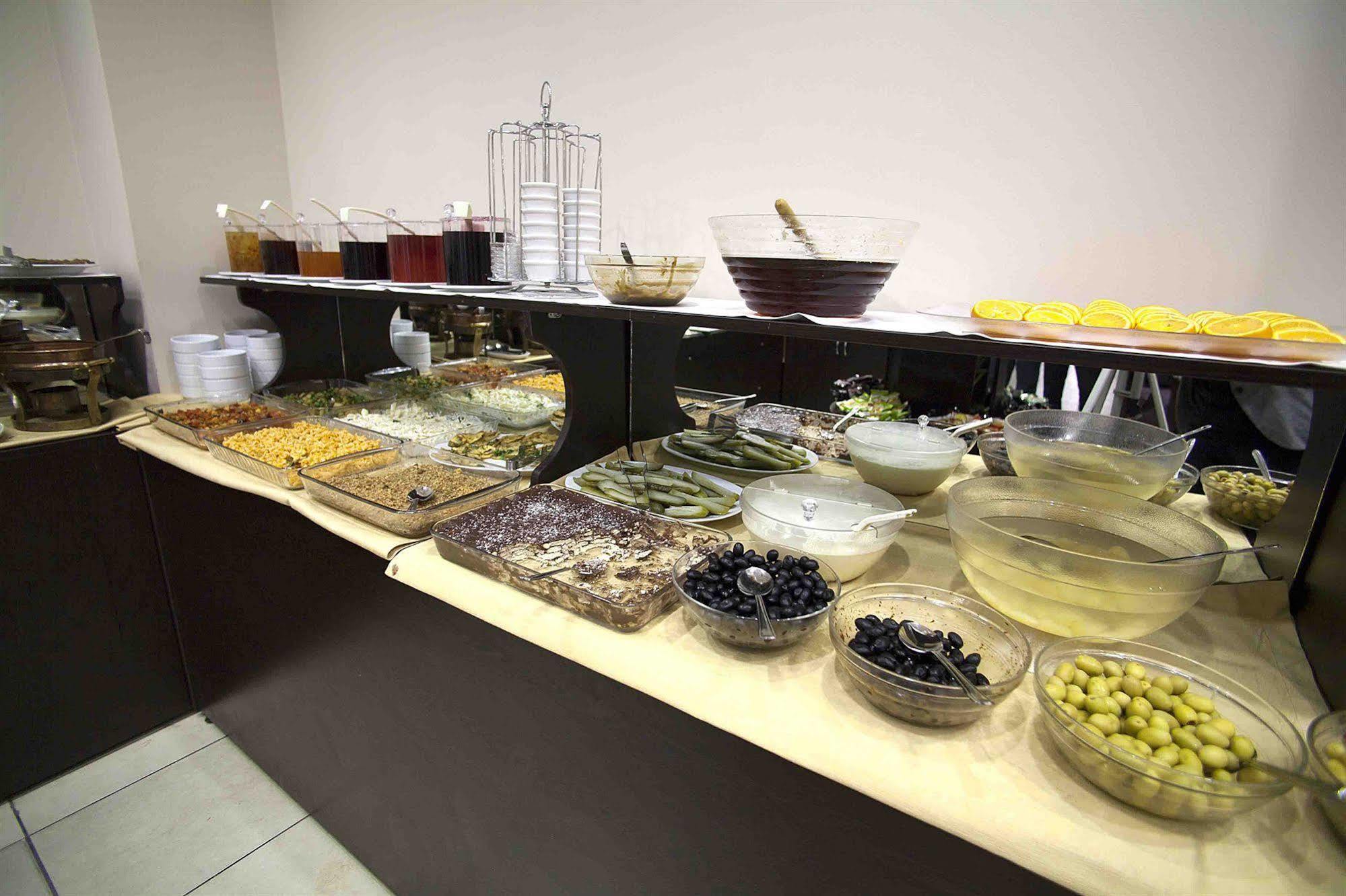 Hatay Hotel Istanboel Buitenkant foto